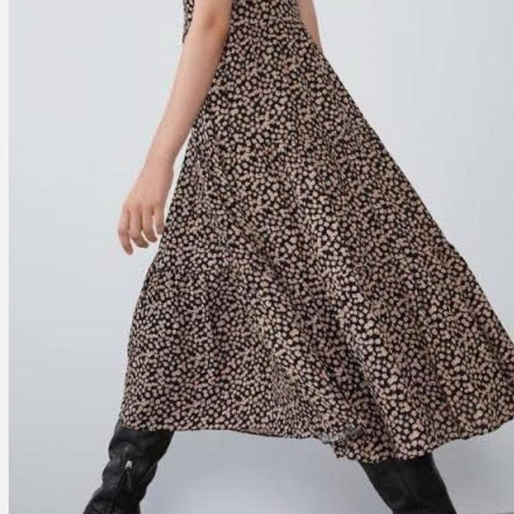Zara Black Dress with mini flowers - Picture 2 of 9